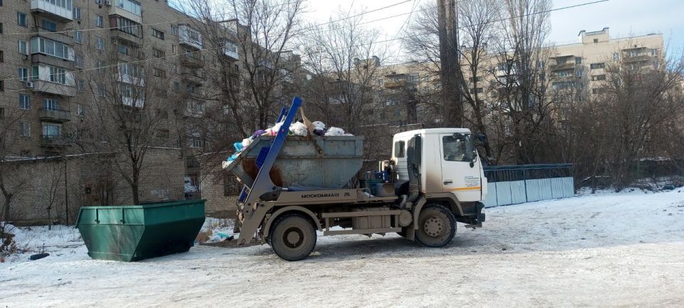 Объем отходов на контейнерных площадках в праздничные дни традиционно увеличивается Объем отходов на контейнерных площадках в праздничные дни традиционно увеличивается