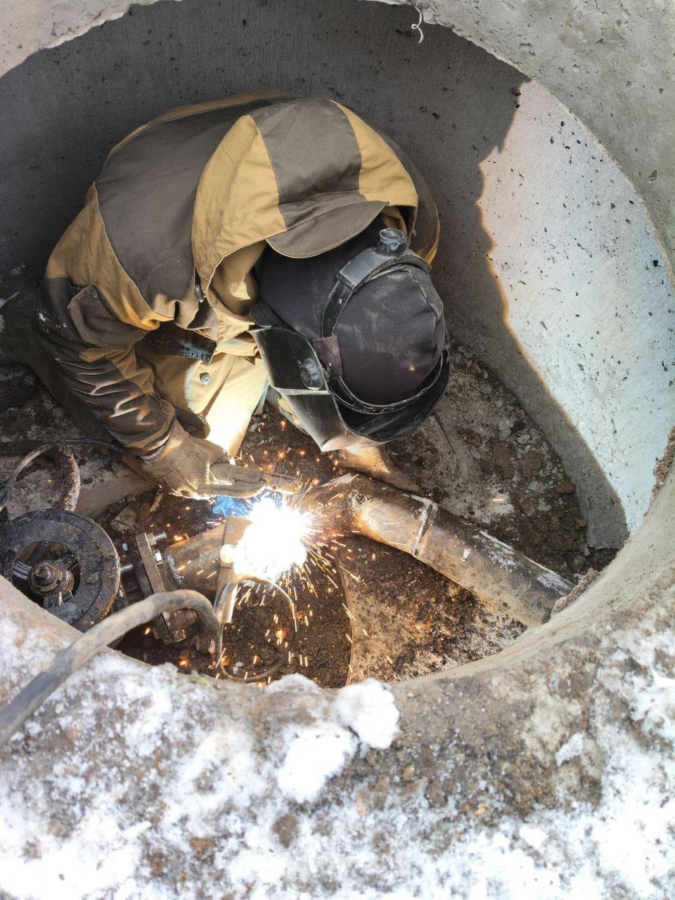 Бригада ООО «Тюменьбурстрой» шефа-региона продолжает аварийно-восстановительные работы на сетях водоснабжения и водоотведения на территории Краснодонского муниципального округа Бригада ООО «Тюменьбурстрой» шефа-региона продолжает аварийно-восстановительные работы на сетях водоснабжения и водоотведения на территории Краснодонского муниципального округа