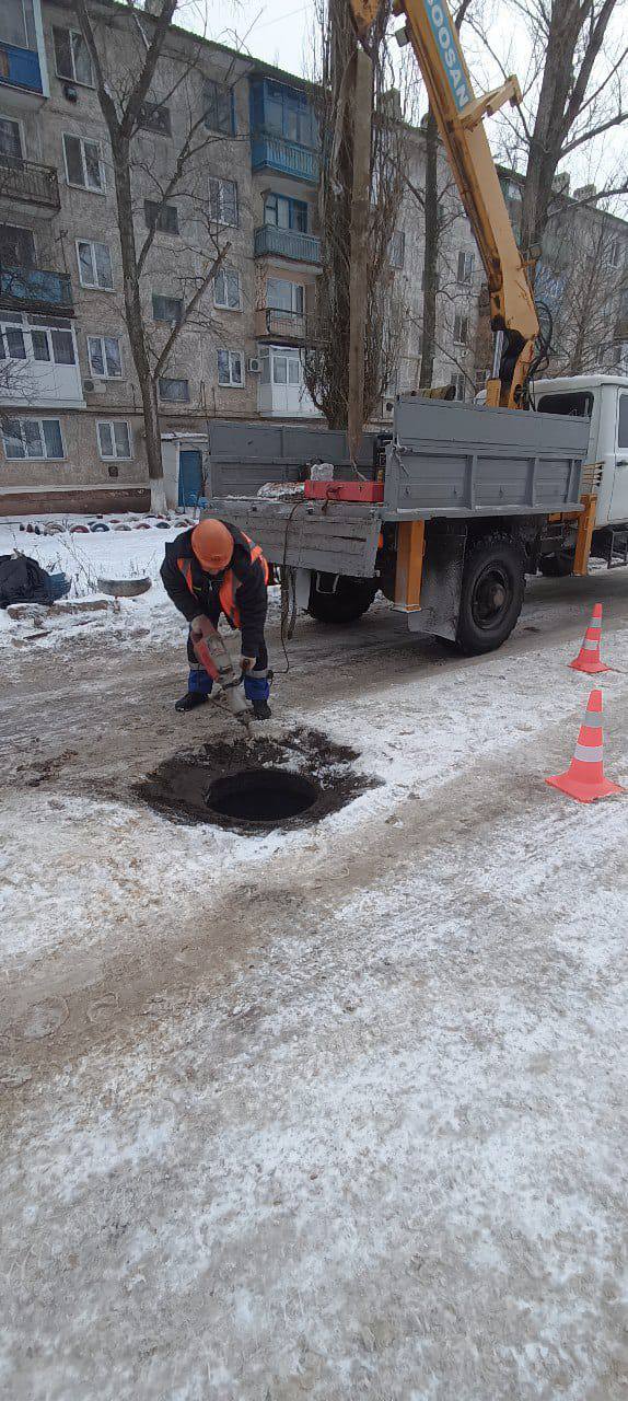 Бригада ООО «Тюменьбурстрой» шефа-региона продолжает аварийно-восстановительные работы на сетях водоснабжения и водоотведения на территории Краснодонского муниципального округа Бригада ООО «Тюменьбурстрой» шефа-региона продолжает аварийно-восстановительные работы на сетях водоснабжения и водоотведения на территории Краснодонского муниципального округа