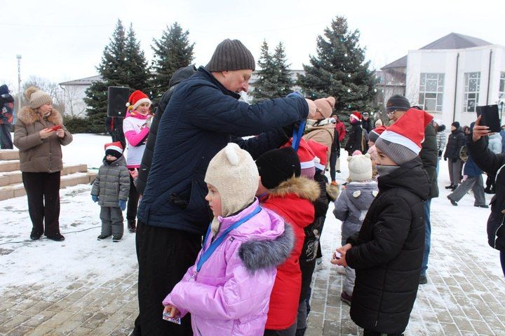 За здоровый образ жизни: В Краснодоне состоялся традиционный Новогодний легкоатлетический пробег За здоровый образ жизни: В Краснодоне состоялся традиционный Новогодний легкоатлетический пробег