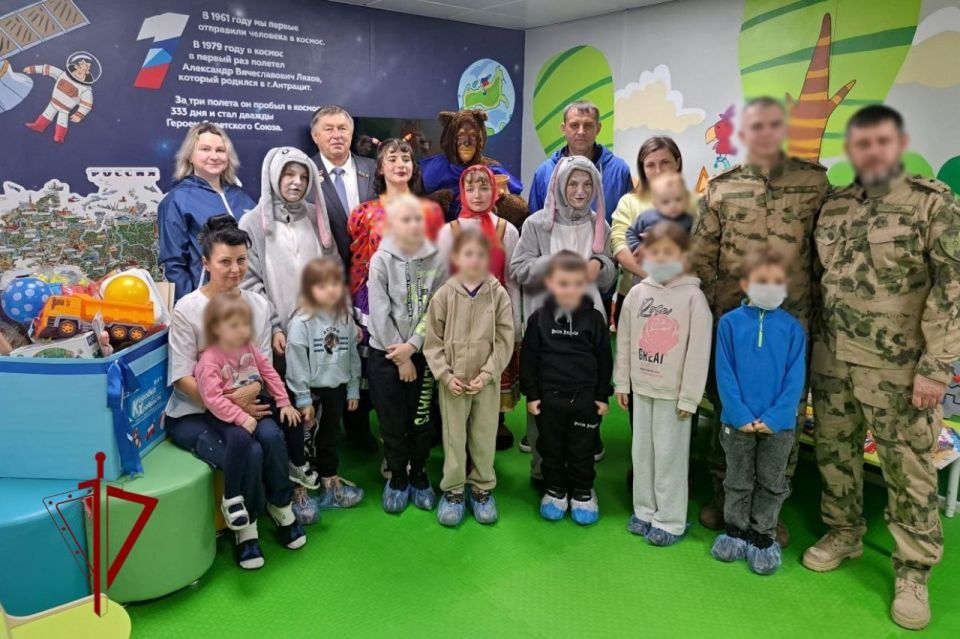 Росгвардейцы поддержали всероссийскую акцию «Коробка храбрости» Росгвардейцы поддержали всероссийскую акцию «Коробка храбрости»