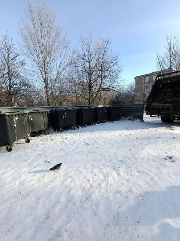 Объем отходов на контейнерных площадках в праздничные дни традиционно увеличивается Объем отходов на контейнерных площадках в праздничные дни традиционно увеличивается