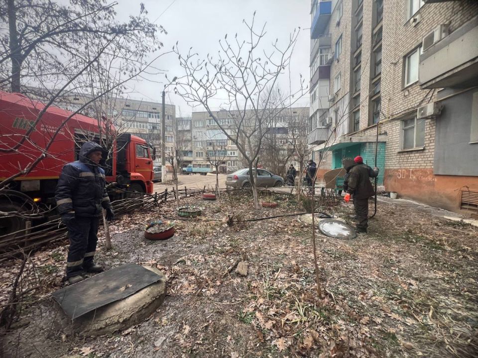 Бригада ООО «Тюменьбурстрой» шефа-региона продолжает аварийно-восстановительные работы на сетях водоснабжения и водоотведения на территории Краснодонского муниципального округа Бригада ООО «Тюменьбурстрой» шефа-региона продолжает аварийно-восстановительные работы на сетях водоснабжения и водоотведения на территории Краснодонского муниципального округа