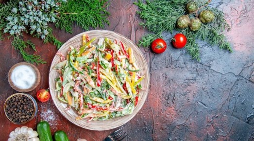 Врач назвал пять вредных для зубов блюд новогоднего застолья