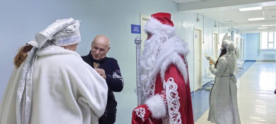 По всей стране активисты и сторонники Единой России организуют праздничные мероприятия и дарят подарки По всей стране активисты и сторонники Единой России организуют праздничные мероприятия и дарят подарки