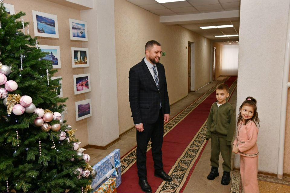 Председатель Совета Свердловского муниципального округа Борис Семиошко принял участие во Всероссийской акции «Ёлка желаний» Председатель Совета Свердловского муниципального округа Борис Семиошко принял участие во Всероссийской акции «Ёлка желаний»
