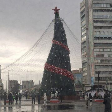Ёлке на Театральной площади стало плохо