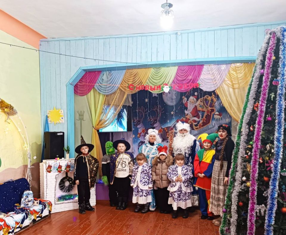 В Уткинском сельском клубе состоялся праздничный утренник для детей, посвященный Новому году В Уткинском сельском клубе состоялся праздничный утренник для детей, посвященный Новому году