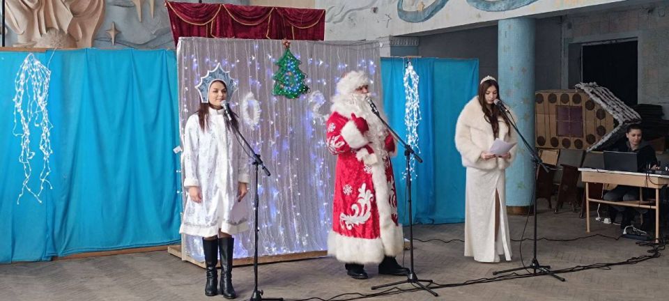 Третьего января в МБУ "Петровский ДК им. Г. И. Петровского" царила атмосфера настоящего зимнего чуда Третьего января в МБУ "Петровский ДК им. Г. И. Петровского" царила атмосфера настоящего зимнего чуда