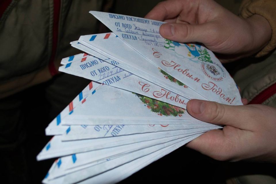 Юнармейцы Стаханова поздравили военнослужащих! Юнармейцы Стаханова поздравили военнослужащих!