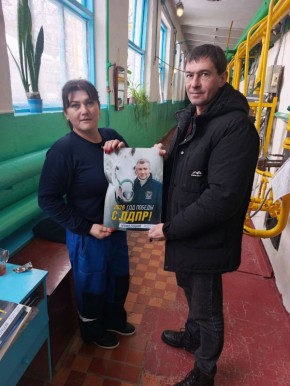 НОВОГОДНЕЕ ПОЗДРАВЛЕНИЕ И ПОДАРКИ ОТ ЛДПР