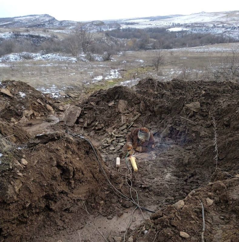 В новогодние праздники Специалисты Алчевского управления завершили аварийно-ремонтные работы на магистральном водоводе, диаметром 1200 и 1000 мм В новогодние праздники Специалисты Алчевского управления завершили аварийно-ремонтные работы на магистральном водоводе, диаметром 1200 и 1000 мм