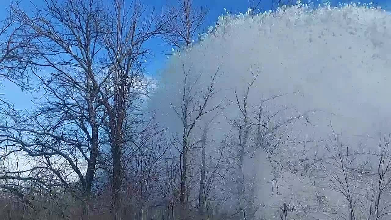 Дорожные службы региона продолжают работы по ликвидации последствий непогоды