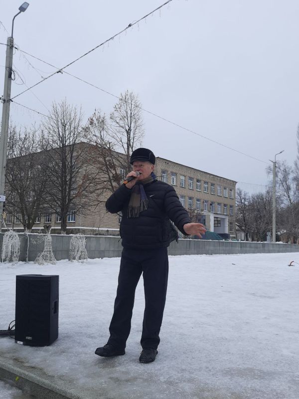 Дворец культуры имени Горького представил праздничную детскую развлекательную программу "Новогодние забавы", наполненную творчеством и весельем Дворец культуры имени Горького представил праздничную детскую развлекательную программу "Новогодние забавы", наполненную творчеством и весельем