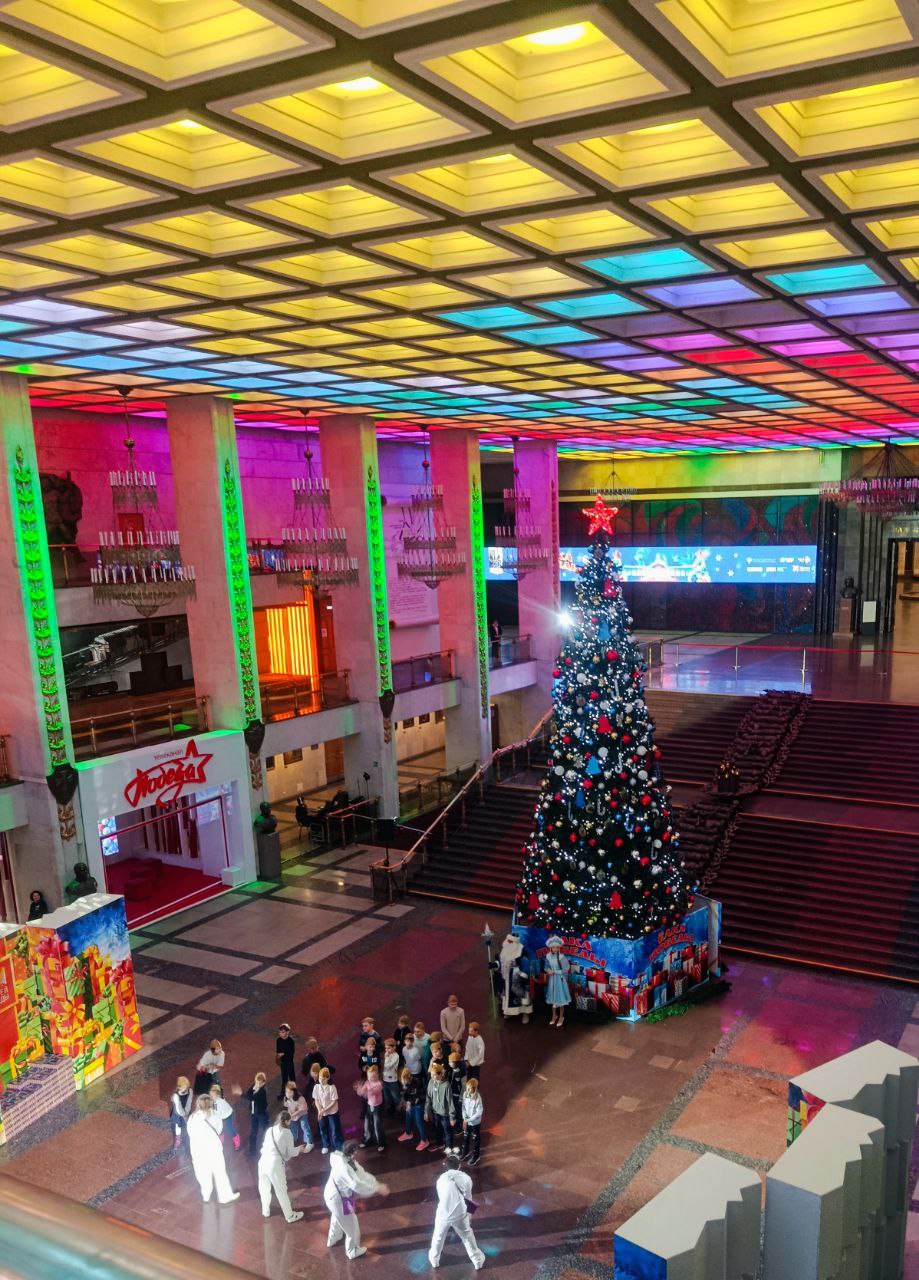 Навстречу чудесам: более 80 детей героев из ЛНР посетили главные ёлки страны в Москве