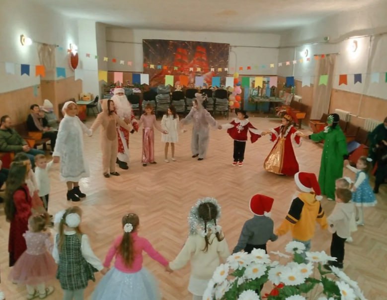 В структурном подразделении Краснодонского городского Дворца культуры им.«Молодой гвардии» - Доме культуры поселка Новоалександровка прошла развлекательная программа для детей - «Новогодние чудеса» В структурном подразделении Краснодонского городского Дворца культуры им.«Молодой гвардии» - Доме культуры поселка Новоалександровка прошла развлекательная программа для детей - «Новогодние чудеса»