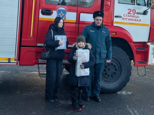 Альберт Зинченко: Начальник 29 ПСЧ 17 ПСО ФПС ГПС ГУ МЧС России по Луганской Народной Республике Алексей Андреевич Пономарев исполнил желание Александра и его сестры Екатерины