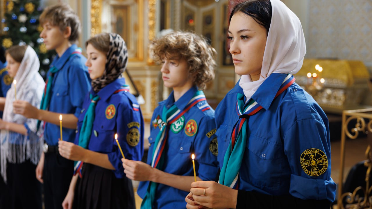 4 января 2026 года, в Неделю перед Рождеством Христовым, Высокопреосвященнейший Пантелеимон, митрополит луганский и Алчевский, совершил позднюю Божественную литургию в Петро-Павловском кафедральном соборе г. Луганска 4 января 2026 года, в Неделю перед Рождеством Христовым, Высокопреосвященнейший Пантелеимон, митрополит луганский и Алчевский, совершил позднюю Божественную литургию в Петро-Павловском кафедральном соборе г. Луганска