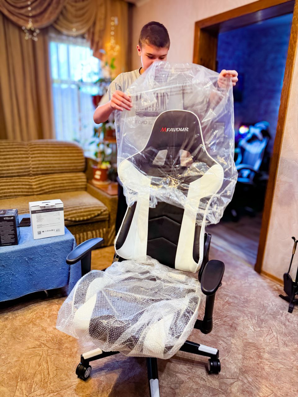 Сергей Саенко: Совместно с депутатом Совета Антрацитовского муниципального округа Владиславом Синецким мы с радостью поздравили ребят-участников акции "Ёлка желаний" с Новым годом, исполнив их заветные мечты Сергей Саенко: Совместно с депутатом Совета Антрацитовского муниципального округа Владиславом Синецким мы с радостью поздравили ребят-участников акции "Ёлка желаний" с Новым годом, исполнив их заветные мечты