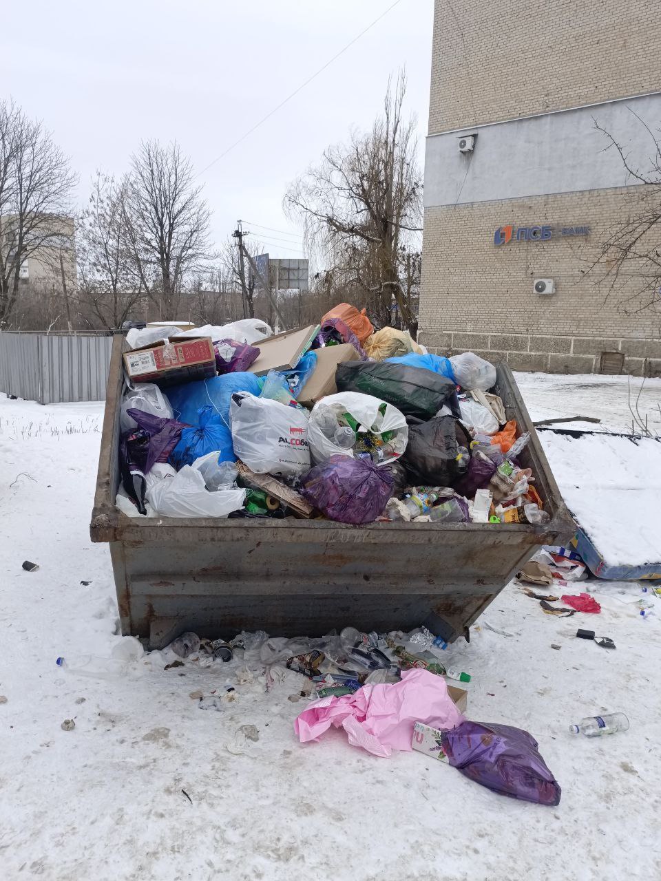 МУП «СКАТ» обеспечивает чистоту в Ровеньках в праздничные дни!