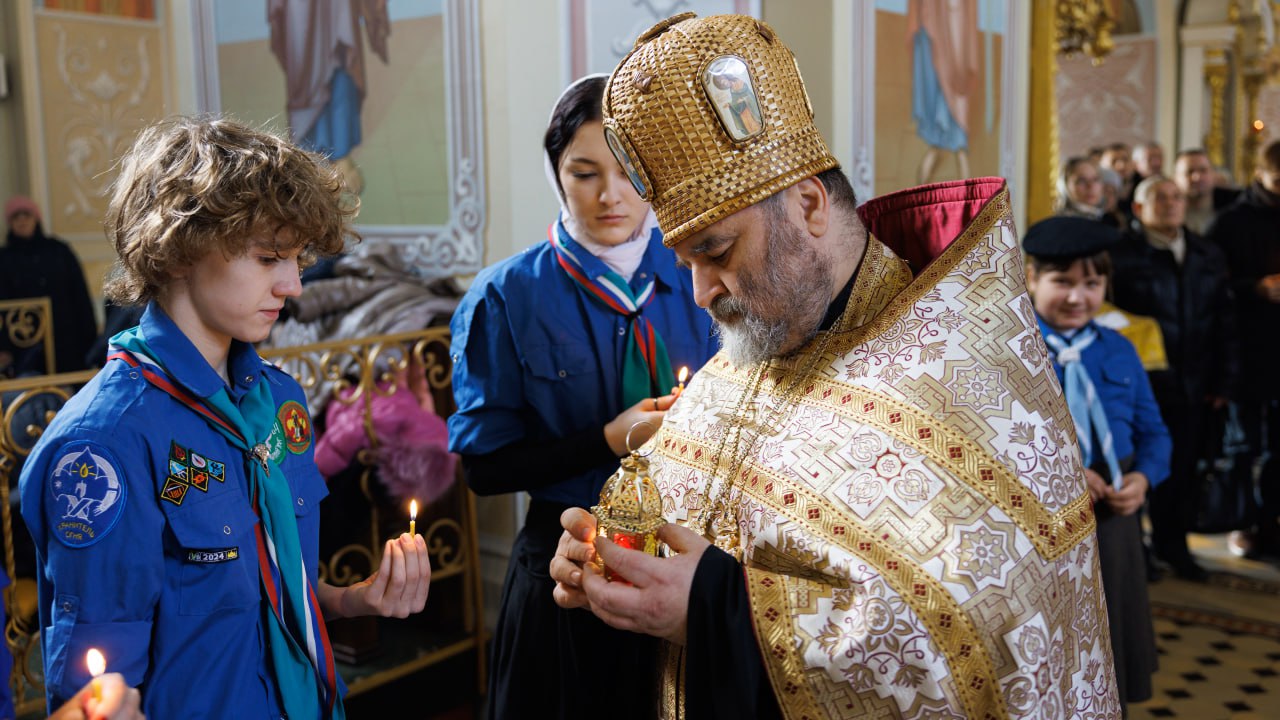 4 января 2026 года, в Неделю перед Рождеством Христовым, Высокопреосвященнейший Пантелеимон, митрополит луганский и Алчевский, совершил позднюю Божественную литургию в Петро-Павловском кафедральном соборе г. Луганска 4 января 2026 года, в Неделю перед Рождеством Христовым, Высокопреосвященнейший Пантелеимон, митрополит луганский и Алчевский, совершил позднюю Божественную литургию в Петро-Павловском кафедральном соборе г. Луганска