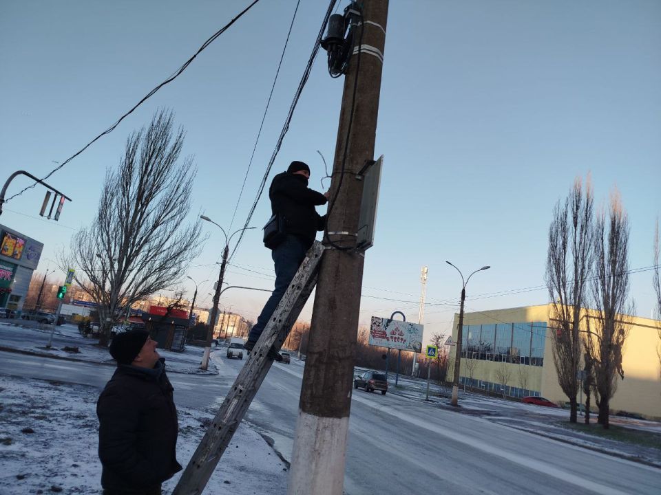 Коммунальные службы ведут работы на территории города Коммунальные службы ведут работы на территории города