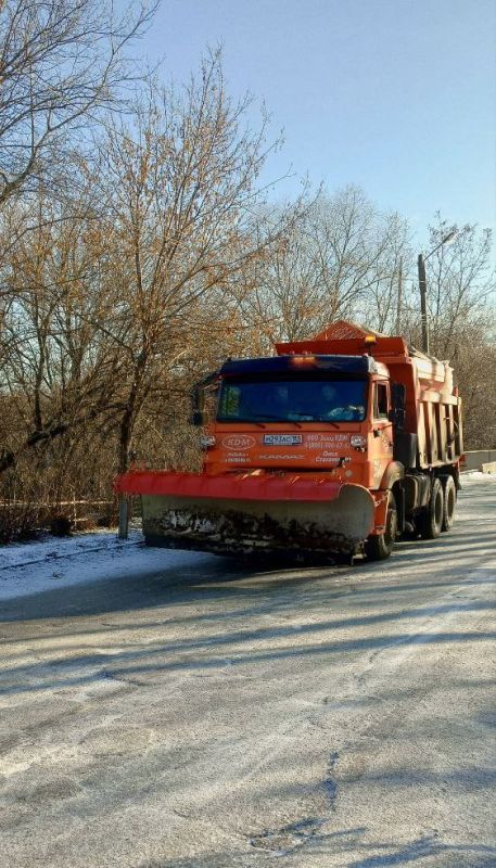 МУП «ДЭС», несмотря на праздники, продолжает работу по зимнему содержанию улично-дорожной сети городского округа город Стаханов, чтобы дороги оставались максимально безопасными для водителей и пешеходов МУП «ДЭС», несмотря на праздники, продолжает работу по зимнему содержанию улично-дорожной сети городского округа город Стаханов, чтобы дороги оставались максимально безопасными для водителей и пешеходов