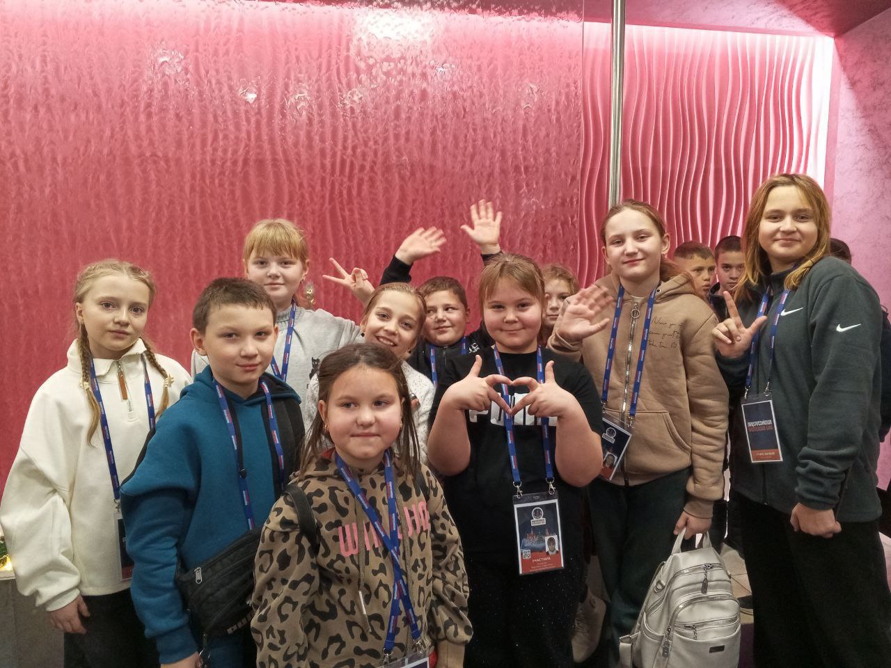 Навстречу чудесам: более 80 детей героев из ЛНР посетили главные ёлки страны в Москве Навстречу чудесам: более 80 детей героев из ЛНР посетили главные ёлки страны в Москве