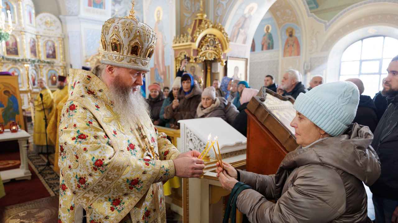 4 января 2026 года, в Неделю перед Рождеством Христовым, Высокопреосвященнейший Пантелеимон, митрополит луганский и Алчевский, совершил позднюю Божественную литургию в Петро-Павловском кафедральном соборе г. Луганска 4 января 2026 года, в Неделю перед Рождеством Христовым, Высокопреосвященнейший Пантелеимон, митрополит луганский и Алчевский, совершил позднюю Божественную литургию в Петро-Павловском кафедральном соборе г. Луганска