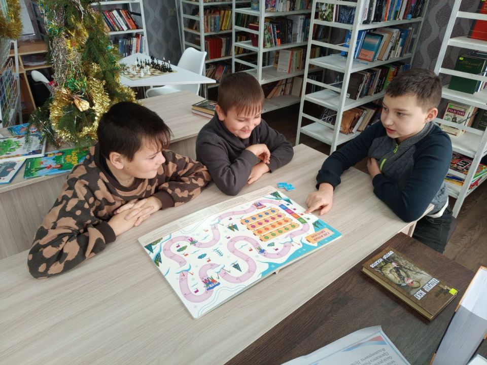 В Айдар-Николаевской библиотеке прошел новогодний праздник! В Айдар-Николаевской библиотеке прошел новогодний праздник!
