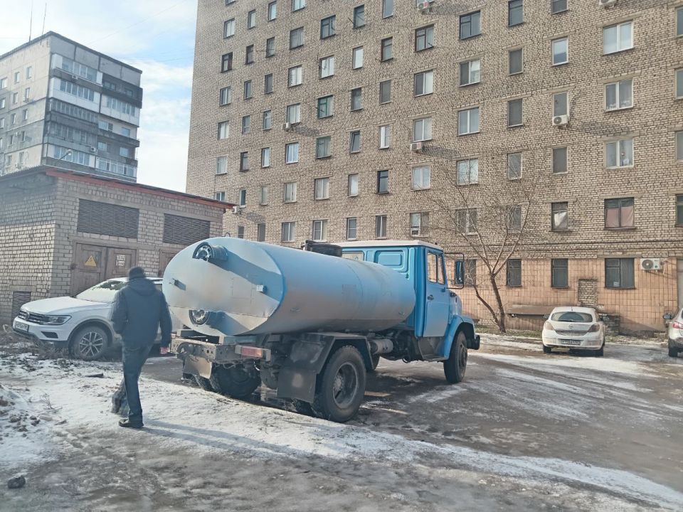 Коммунальные службы ведут работы на территории города Коммунальные службы ведут работы на территории города