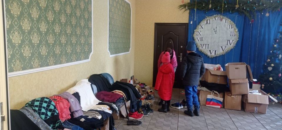 Жители Костромы передали гуманитарную помощь, одежду и обувь многодетным семьям, переселенцам и нуждающимся жителям посёлка Городище Жители Костромы передали гуманитарную помощь, одежду и обувь многодетным семьям, переселенцам и нуждающимся жителям посёлка Городище