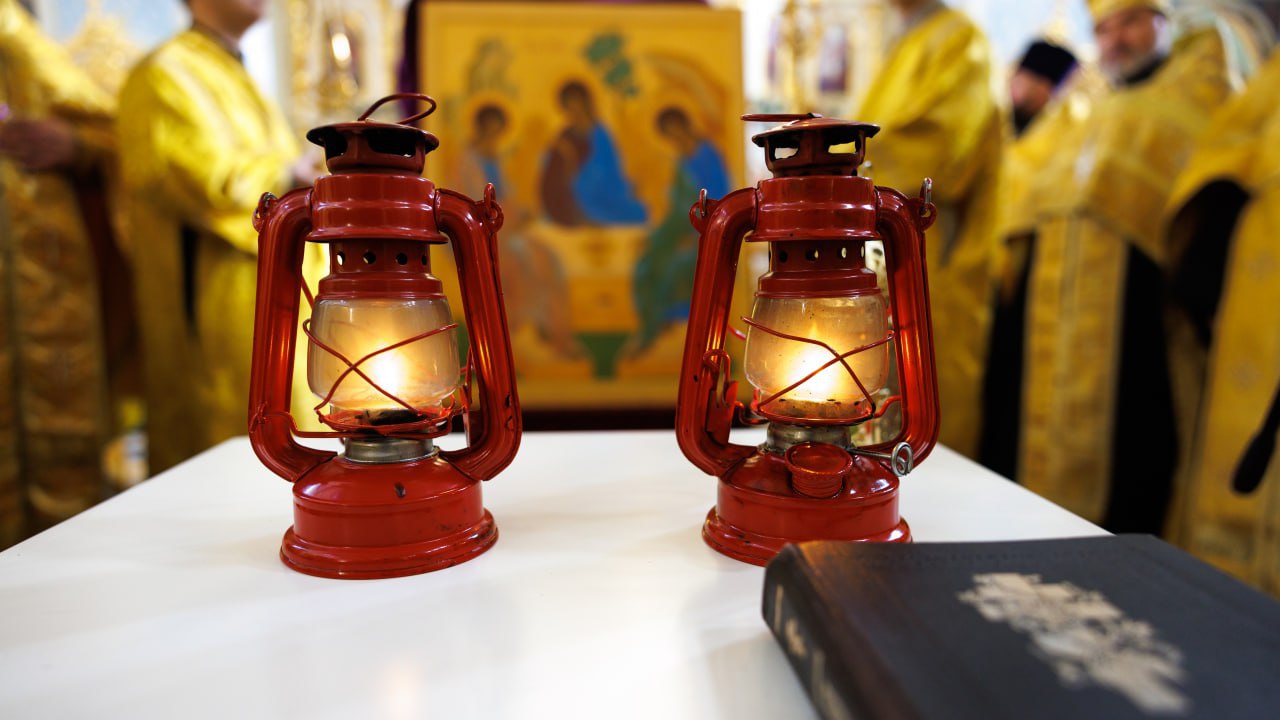 Вифлеемский огонь доставлен в Луганск для передачи во все храмы ЛНР Вифлеемский огонь доставлен в Луганск для передачи во все храмы ЛНР