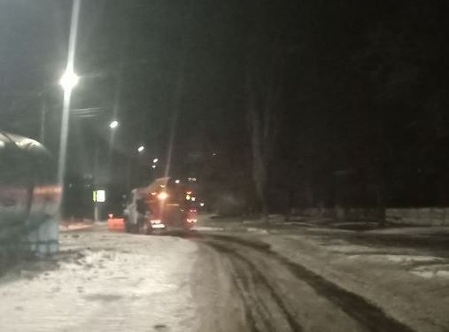 Коммунальные службы ведут работы на территории города Коммунальные службы ведут работы на территории города