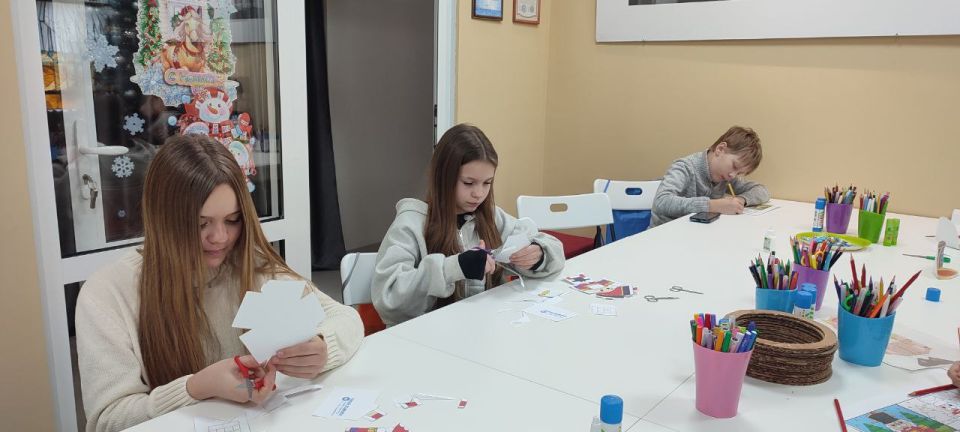 Сотрудники Перевальского музея помогли юным посетителям погрузиться в новогоднюю сказку Сотрудники Перевальского музея помогли юным посетителям погрузиться в новогоднюю сказку