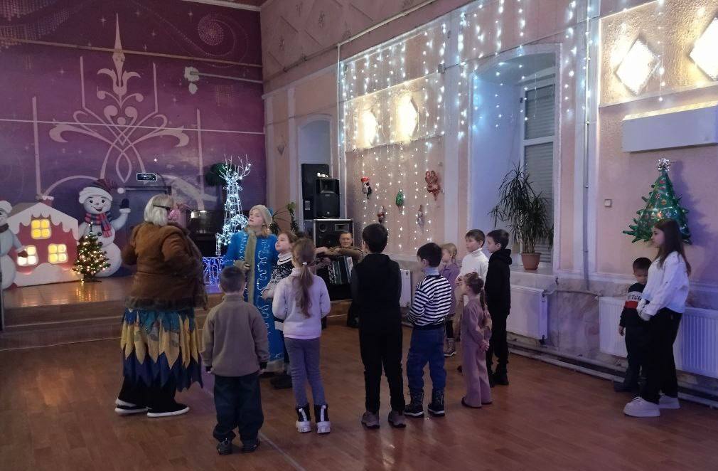 «А где же Дед Мороз?»: В Краснолучском Центре культуры прошло волшебное приключение