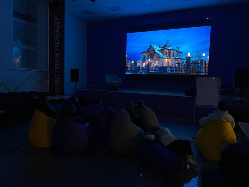 В молодежном центре «ПРОдвижение» прошёл тёплый и атмосферный вечер В молодежном центре «ПРОдвижение» прошёл тёплый и атмосферный вечер