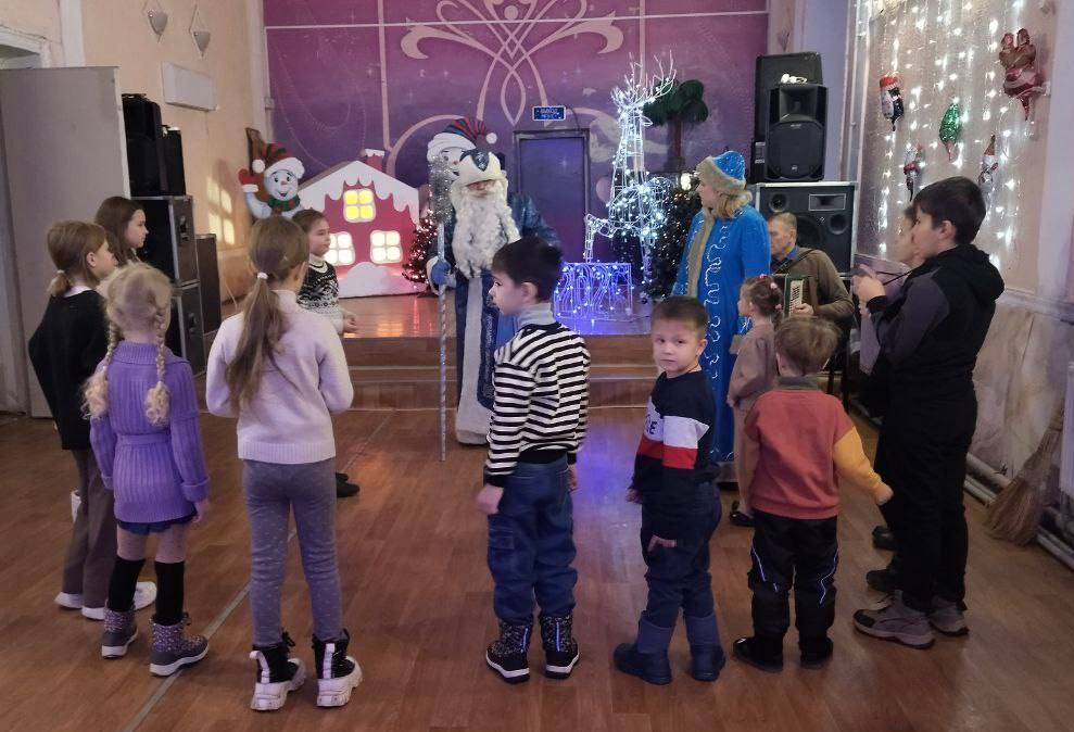 «А где же Дед Мороз?»: В Краснолучском Центре культуры прошло волшебное приключение «А где же Дед Мороз?»: В Краснолучском Центре культуры прошло волшебное приключение