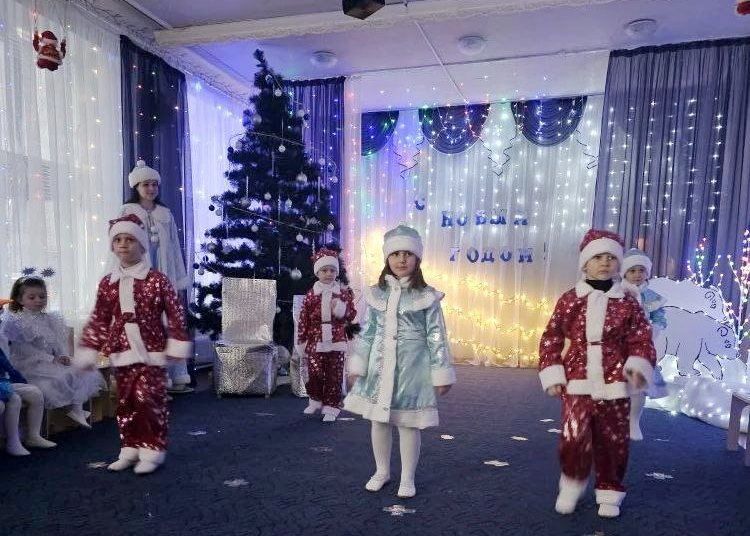 Эхо новогоднего чуда .... В детских садах Алчевска прошли веселые утренники и представления, но новогоднее настроение никуда не ушло! Там ещё витает атмосфера недавнего волшебства Эхо новогоднего чуда .... В детских садах Алчевска прошли веселые утренники и представления, но новогоднее настроение никуда не ушло! Там ещё витает атмосфера недавнего волшебства