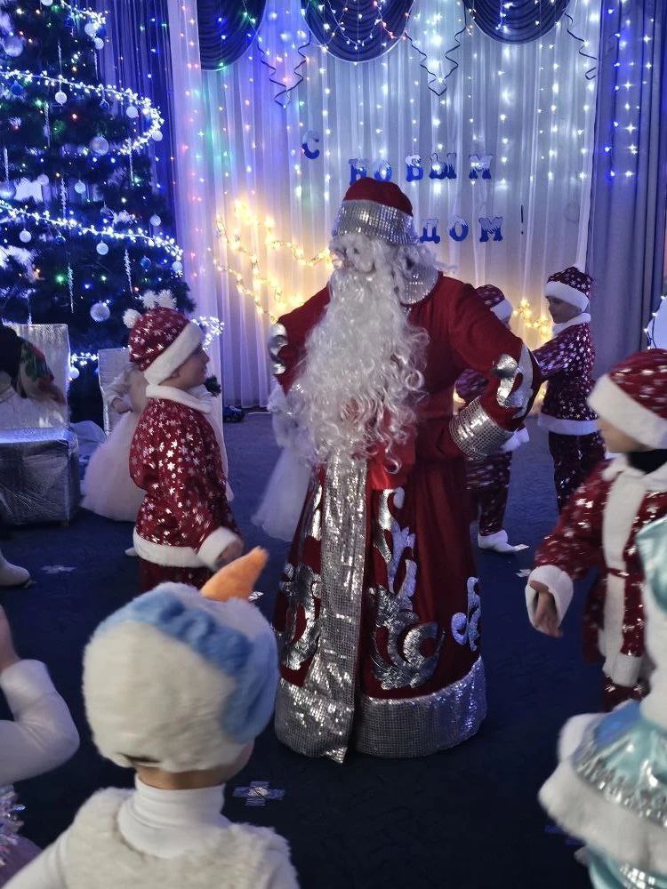 Эхо новогоднего чуда .... В детских садах Алчевска прошли веселые утренники и представления, но новогоднее настроение никуда не ушло! Там ещё витает атмосфера недавнего волшебства Эхо новогоднего чуда .... В детских садах Алчевска прошли веселые утренники и представления, но новогоднее настроение никуда не ушло! Там ещё витает атмосфера недавнего волшебства