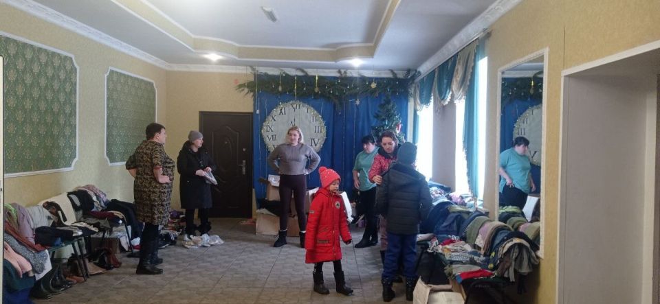 Жители Костромы передали гуманитарную помощь, одежду и обувь многодетным семьям, переселенцам и нуждающимся жителям посёлка Городище Жители Костромы передали гуманитарную помощь, одежду и обувь многодетным семьям, переселенцам и нуждающимся жителям посёлка Городище