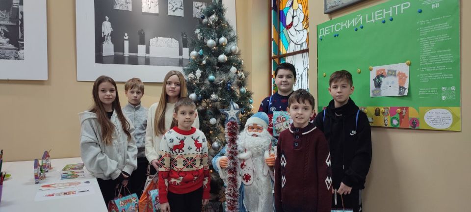 Сотрудники Перевальского музея помогли юным посетителям погрузиться в новогоднюю сказку Сотрудники Перевальского музея помогли юным посетителям погрузиться в новогоднюю сказку