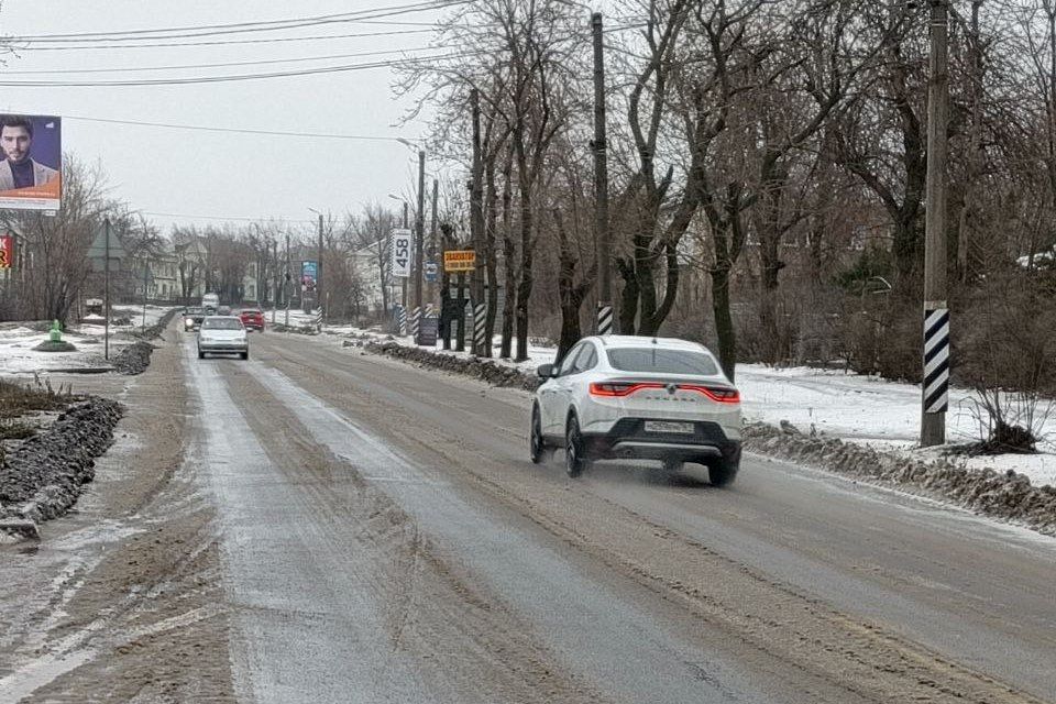 Коммунальные службы округа продолжают работы по посыпке дорог муниципалитета после образовавшейся наледи Коммунальные службы округа продолжают работы по посыпке дорог муниципалитета после образовавшейся наледи