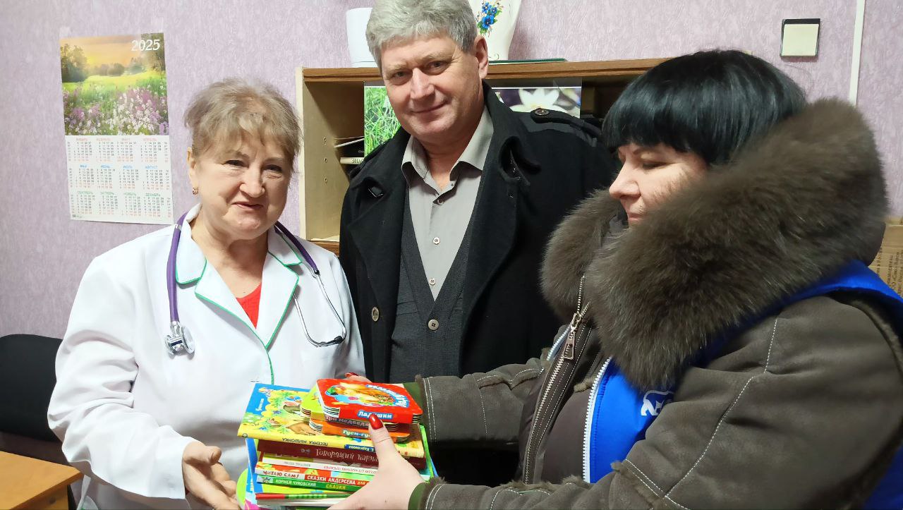 «Книги - детям»: подарки и улыбки для маленьких пациентов Меловской больницы «Книги - детям»: подарки и улыбки для маленьких пациентов Меловской больницы