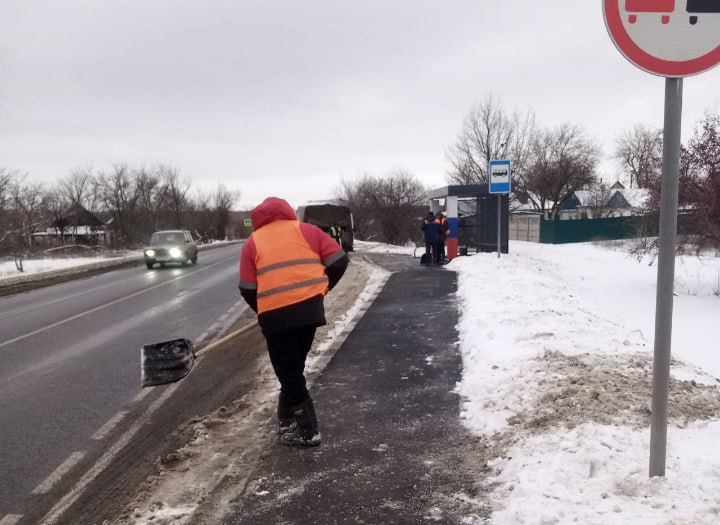 В ЛНР привлечено 336 единиц спецтехники для борьбы с гололедицей