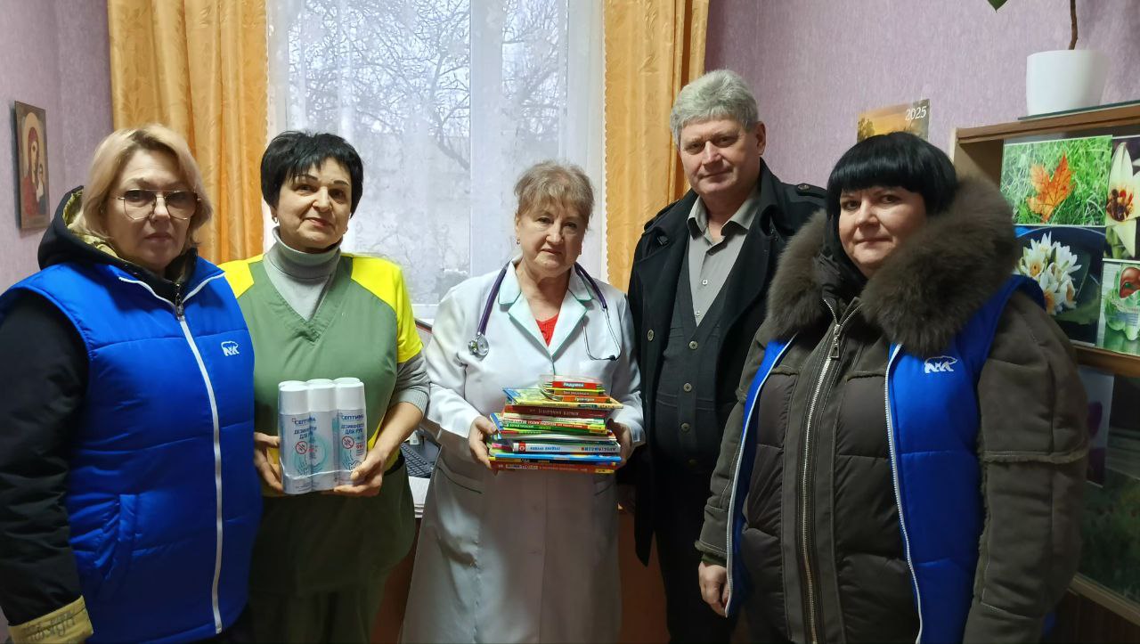 «Книги - детям»: подарки и улыбки для маленьких пациентов Меловской больницы «Книги - детям»: подарки и улыбки для маленьких пациентов Меловской больницы