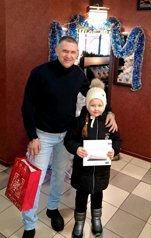 В Краснодонском муниципальном округе продолжается добрая акция «Елка желаний», которая помогает детям поверить в чудо и встретить Новый год с особенной радостью В Краснодонском муниципальном округе продолжается добрая акция «Елка желаний», которая помогает детям поверить в чудо и встретить Новый год с особенной радостью