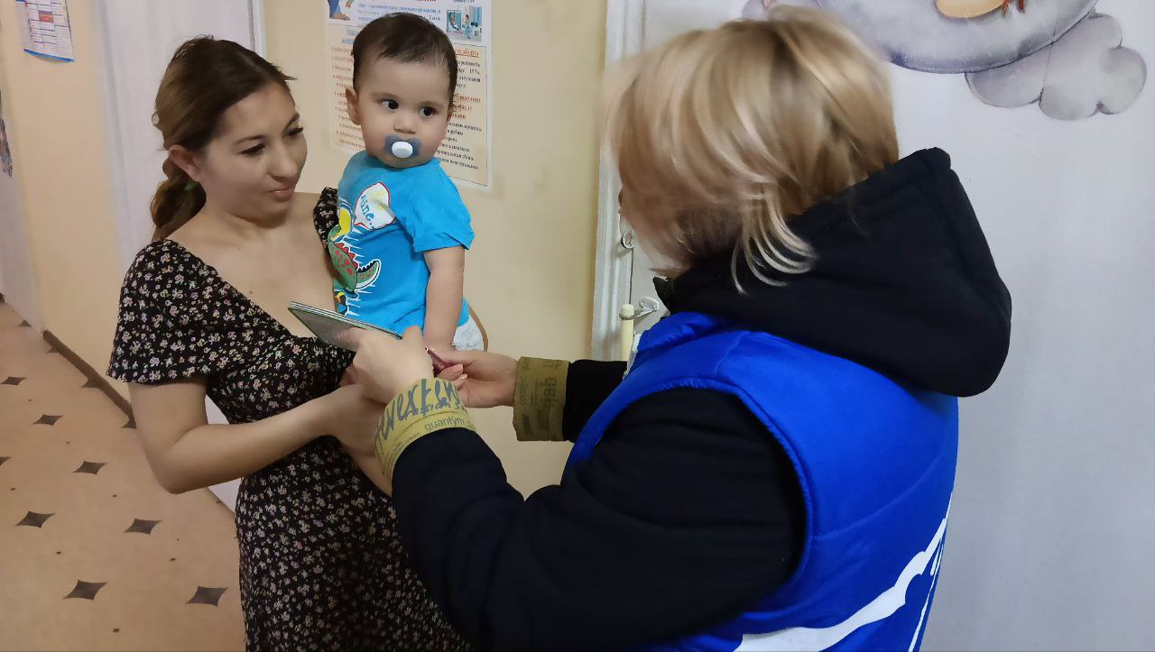 «Книги - детям»: подарки и улыбки для маленьких пациентов Меловской больницы «Книги - детям»: подарки и улыбки для маленьких пациентов Меловской больницы