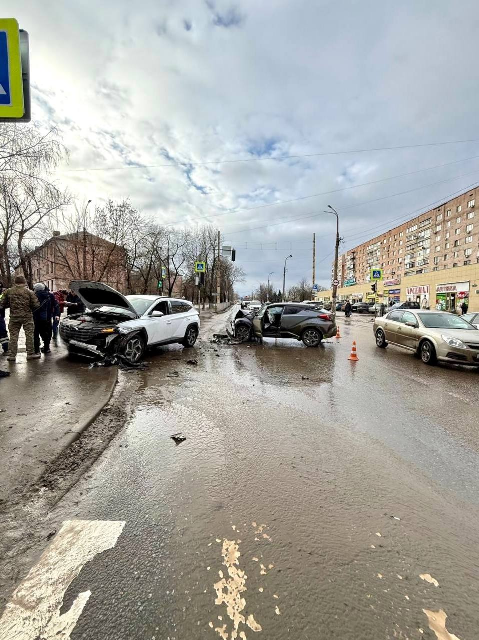 В Луганске сотрудники полиции разбираются в обстоятельствах ДТП, в котором телесные повреждения получил несовершеннолетний пассажир