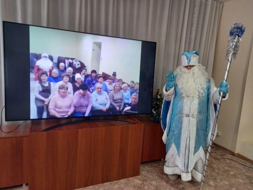 Искра новогоднего добра объединила оренбуржцев и перевальчан Искра новогоднего добра объединила оренбуржцев и перевальчан